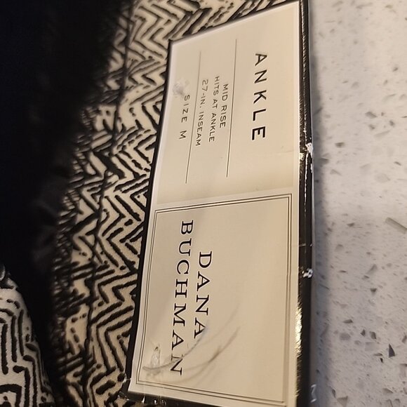 NWT Dana Buchman Mid Rise Ankle Pull On Pants M Black White 27 Inseam - Picture 4 of 6